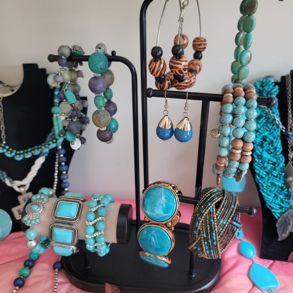 Huge bundle of southwestern Faux Turquoise jewelry style - Picture 5 of 11